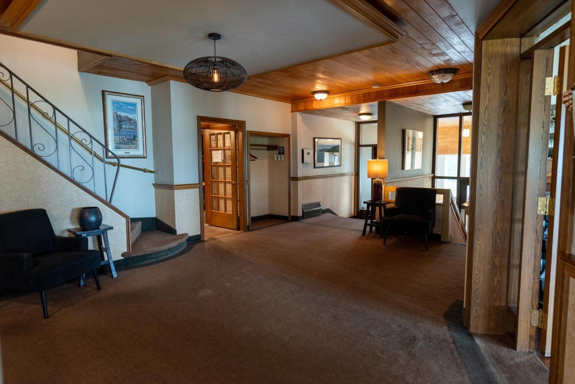 Auberge Le Parasol Saguenay Bagian luar foto
