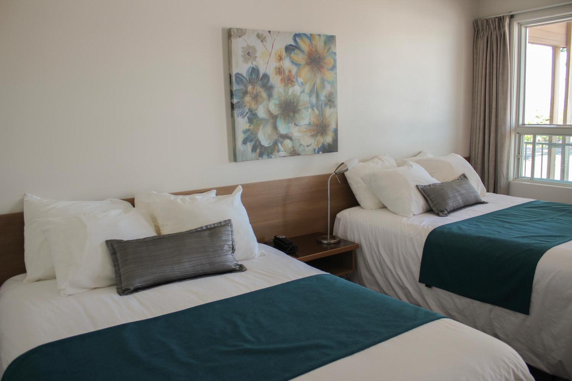 Auberge Le Parasol Saguenay Bagian luar foto