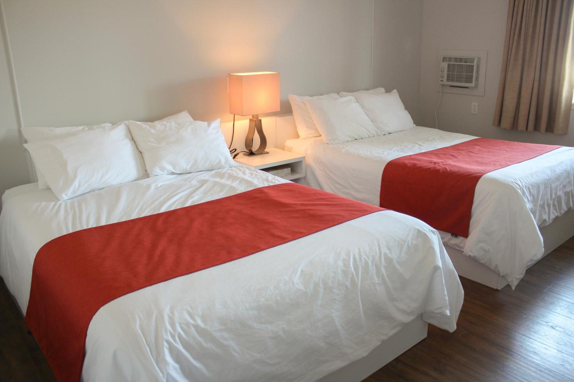 Auberge Le Parasol Saguenay Bagian luar foto