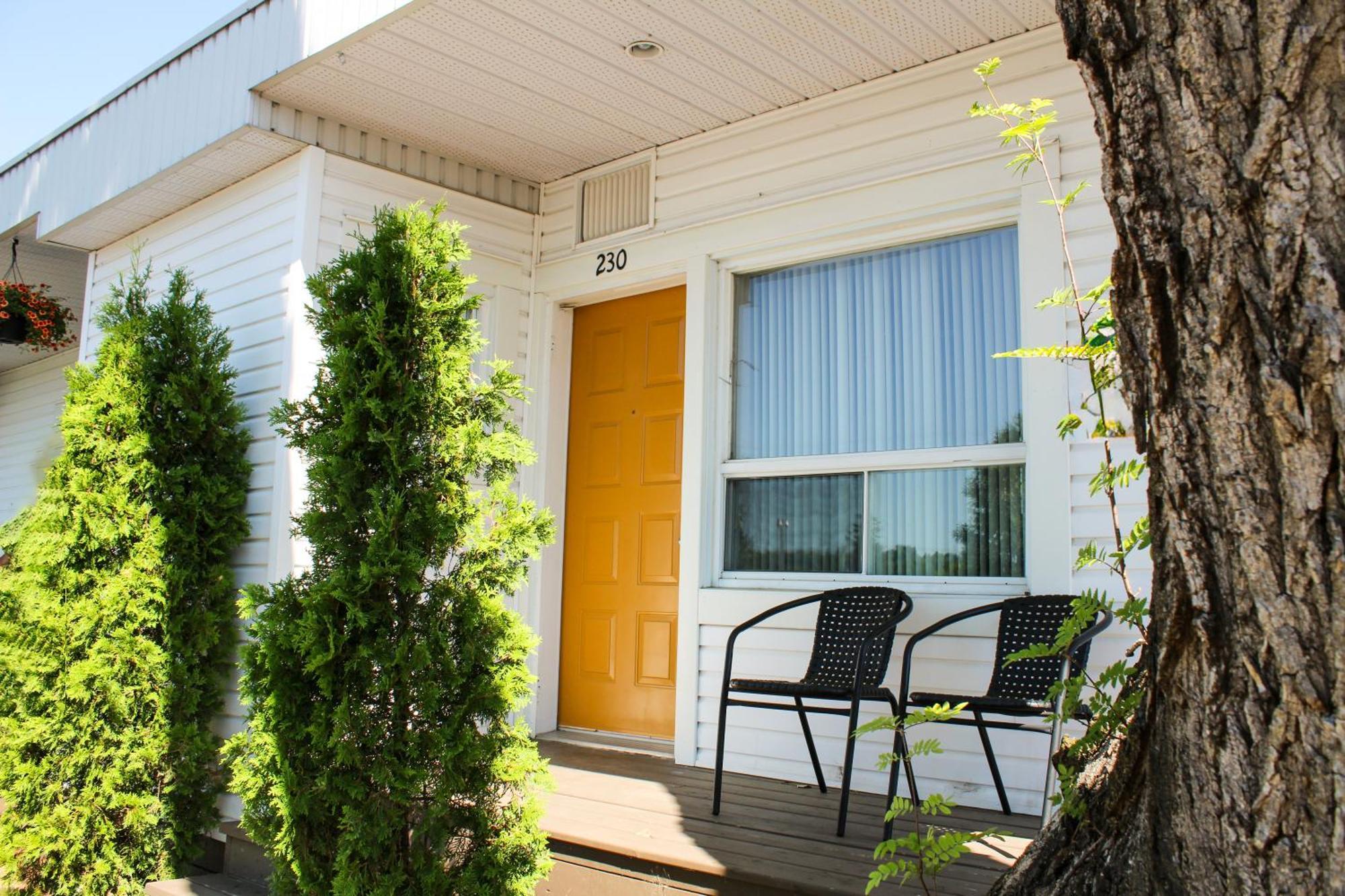 Auberge Le Parasol Saguenay Bagian luar foto