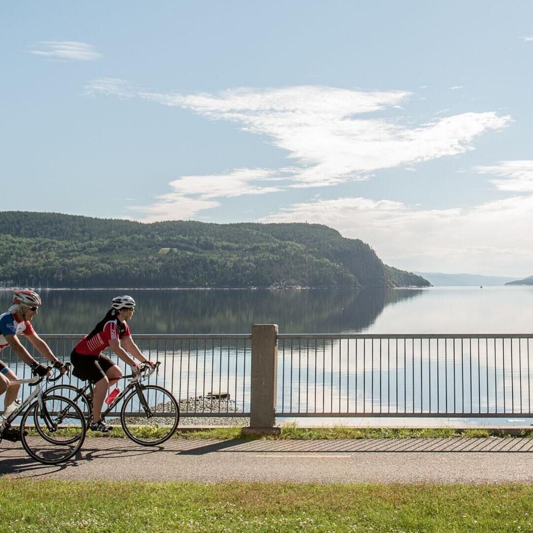 Auberge Le Parasol Saguenay Bagian luar foto