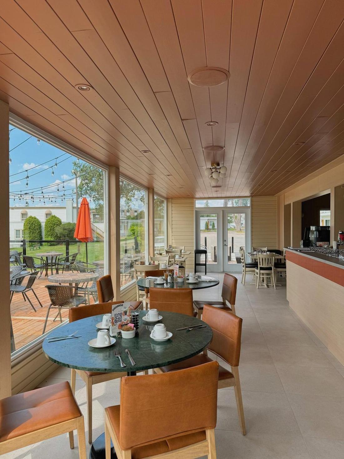 Auberge Le Parasol Saguenay Bagian luar foto