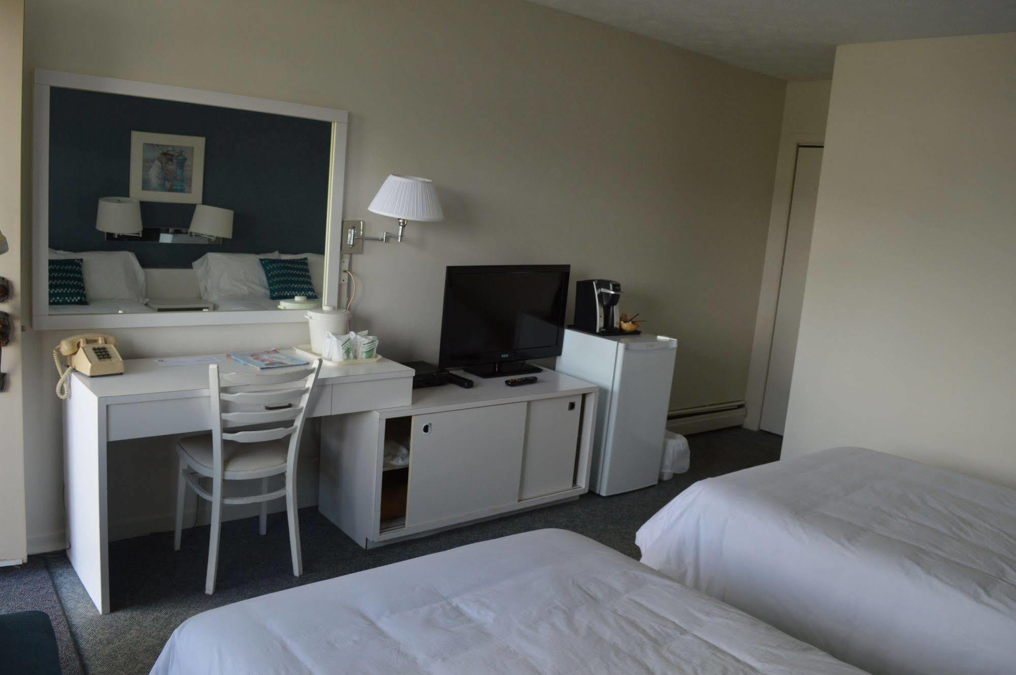 Auberge Le Parasol Saguenay Bagian luar foto