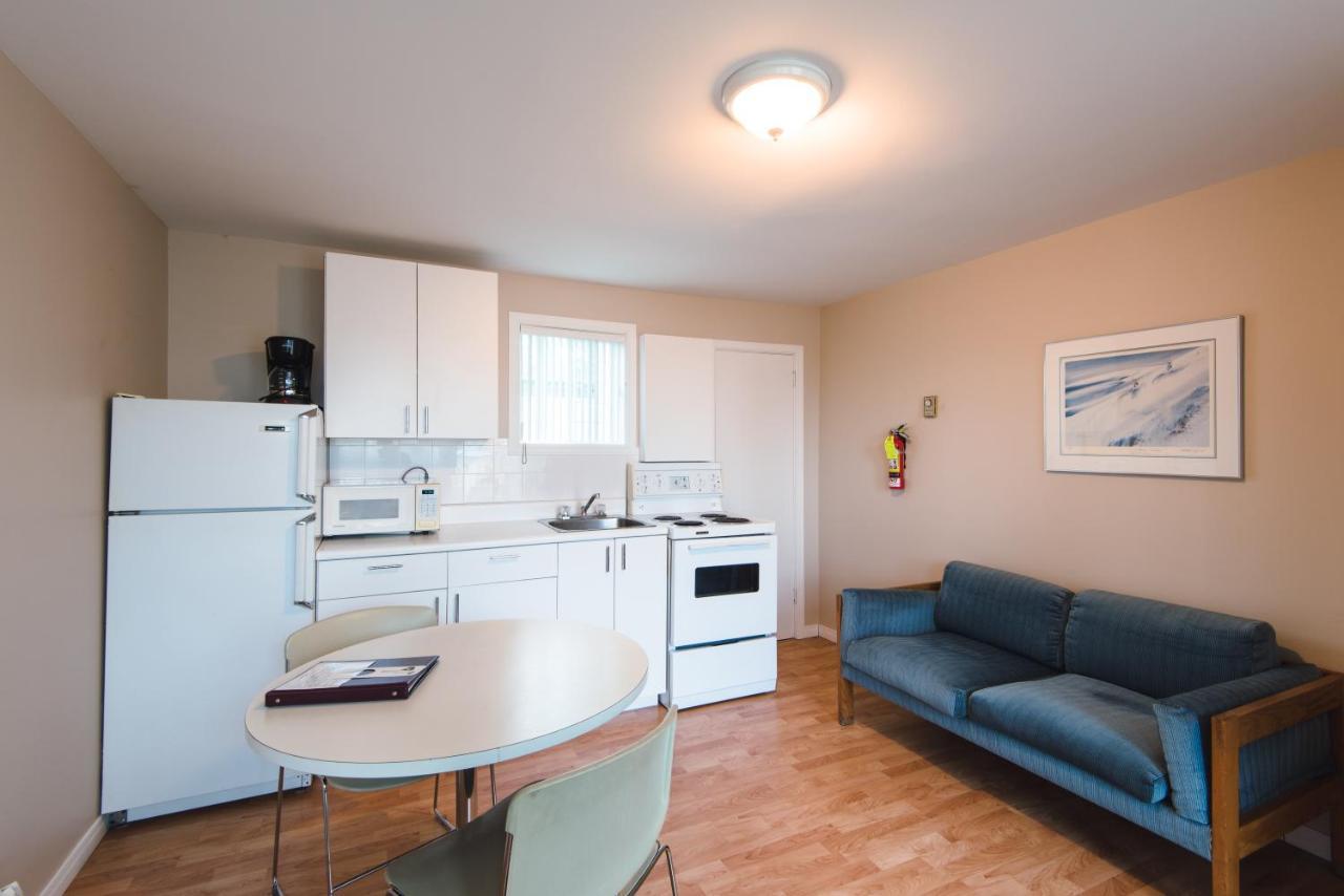 Auberge Le Parasol Saguenay Bagian luar foto